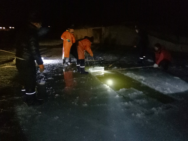 “冰光大道”如期完成施工 保障“粉雪節(jié)”城區(qū)活動(dòng)順利開展